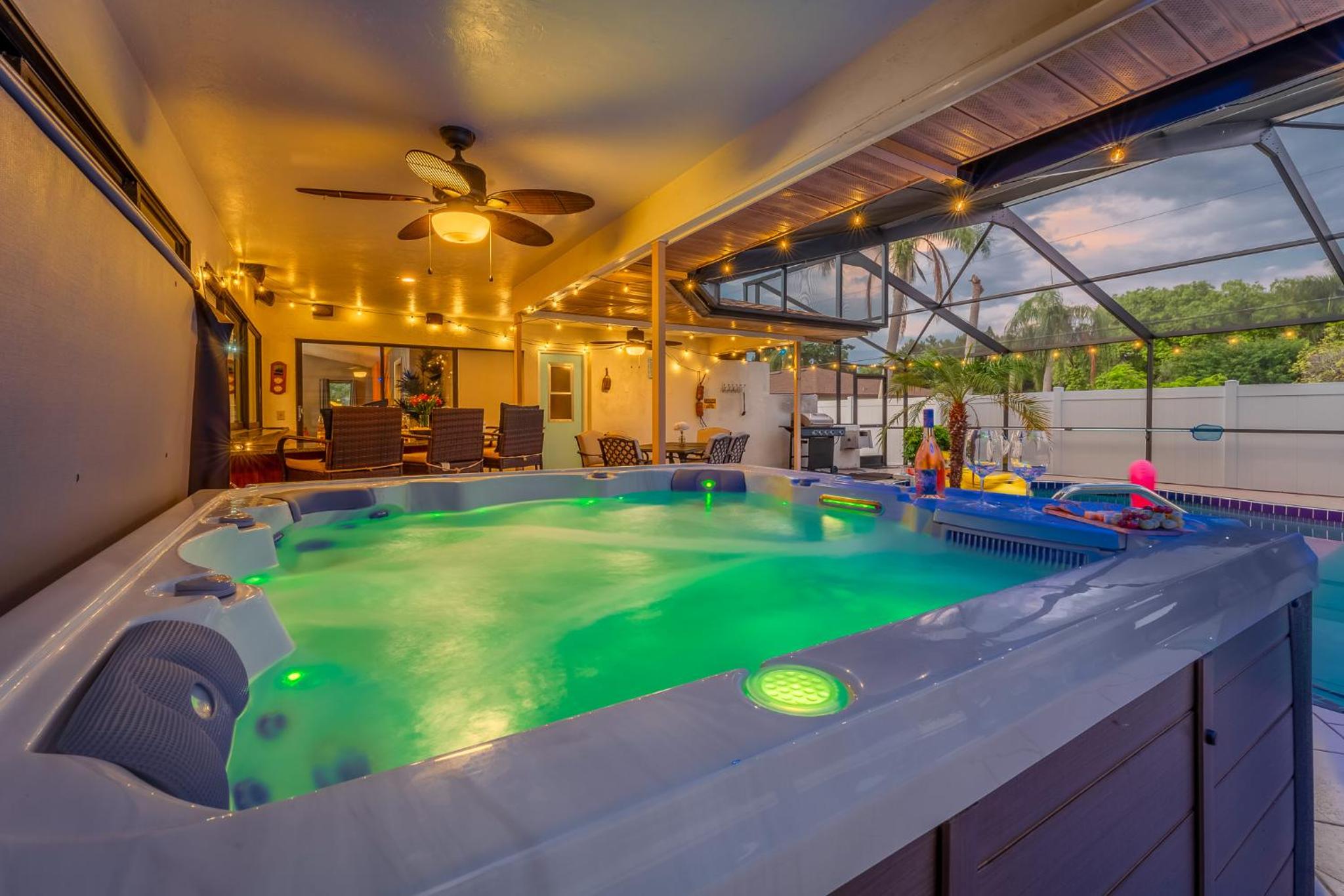 Family & Pet Friendly Bradenton House - Heated Pool -Hot Tub -EV Chrger-Near Beaches