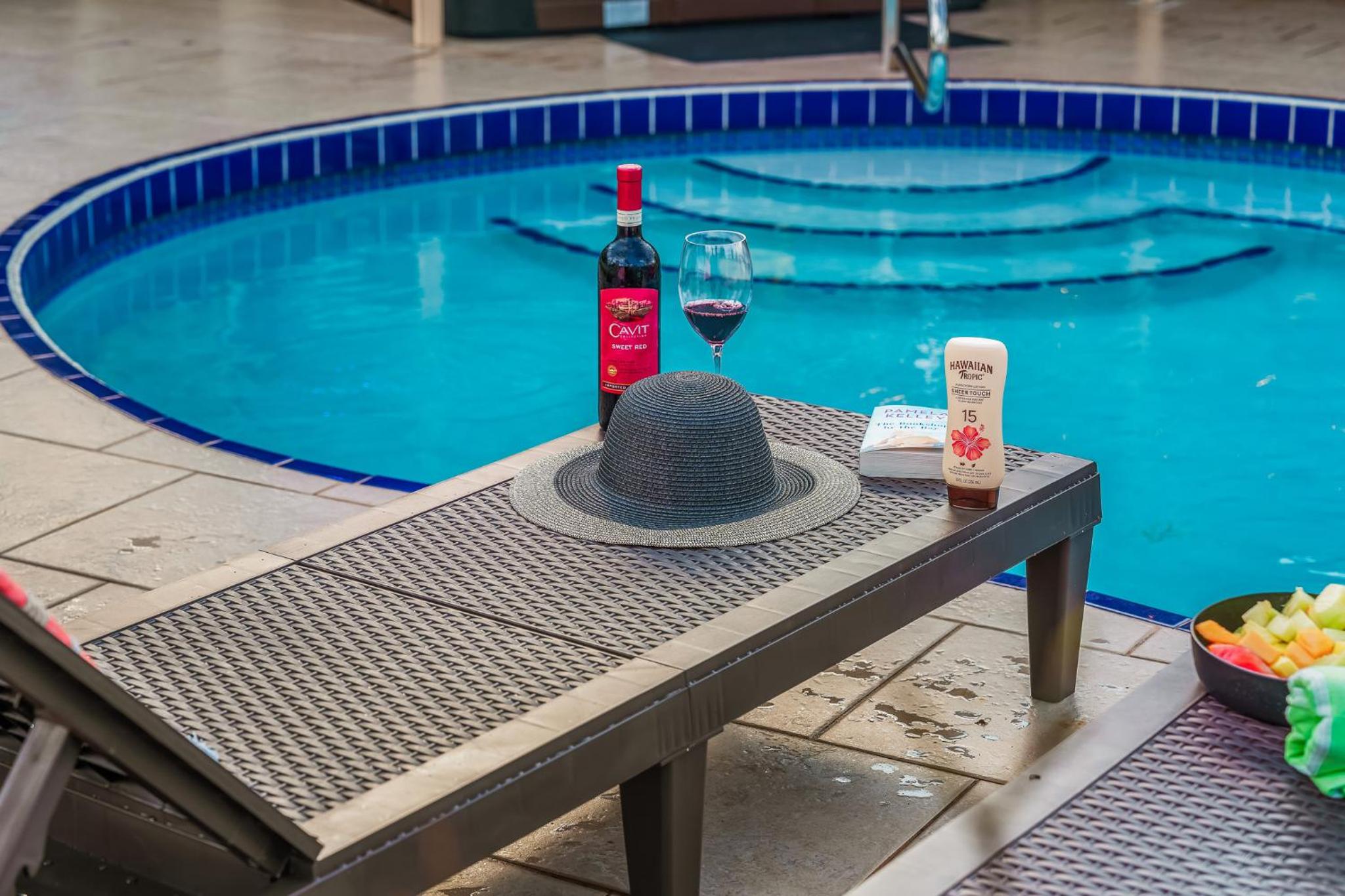Family & Pet Friendly Bradenton House - Heated Pool -Hot Tub -EV Chrger-Near Beaches