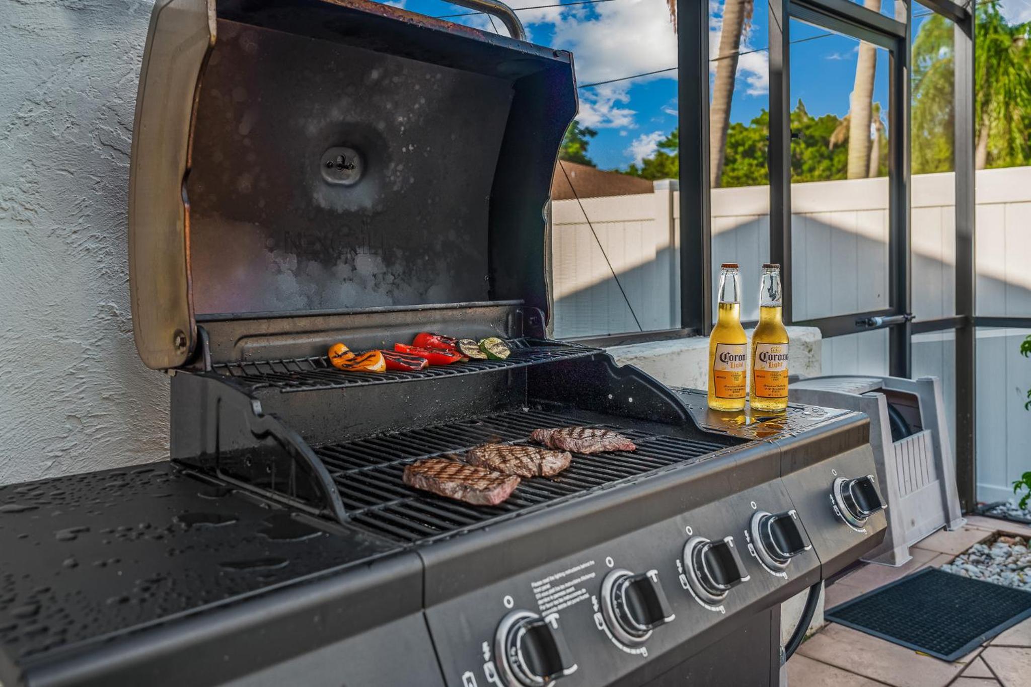 Family & Pet Friendly Bradenton House - Heated Pool -Hot Tub -EV Chrger-Near Beaches