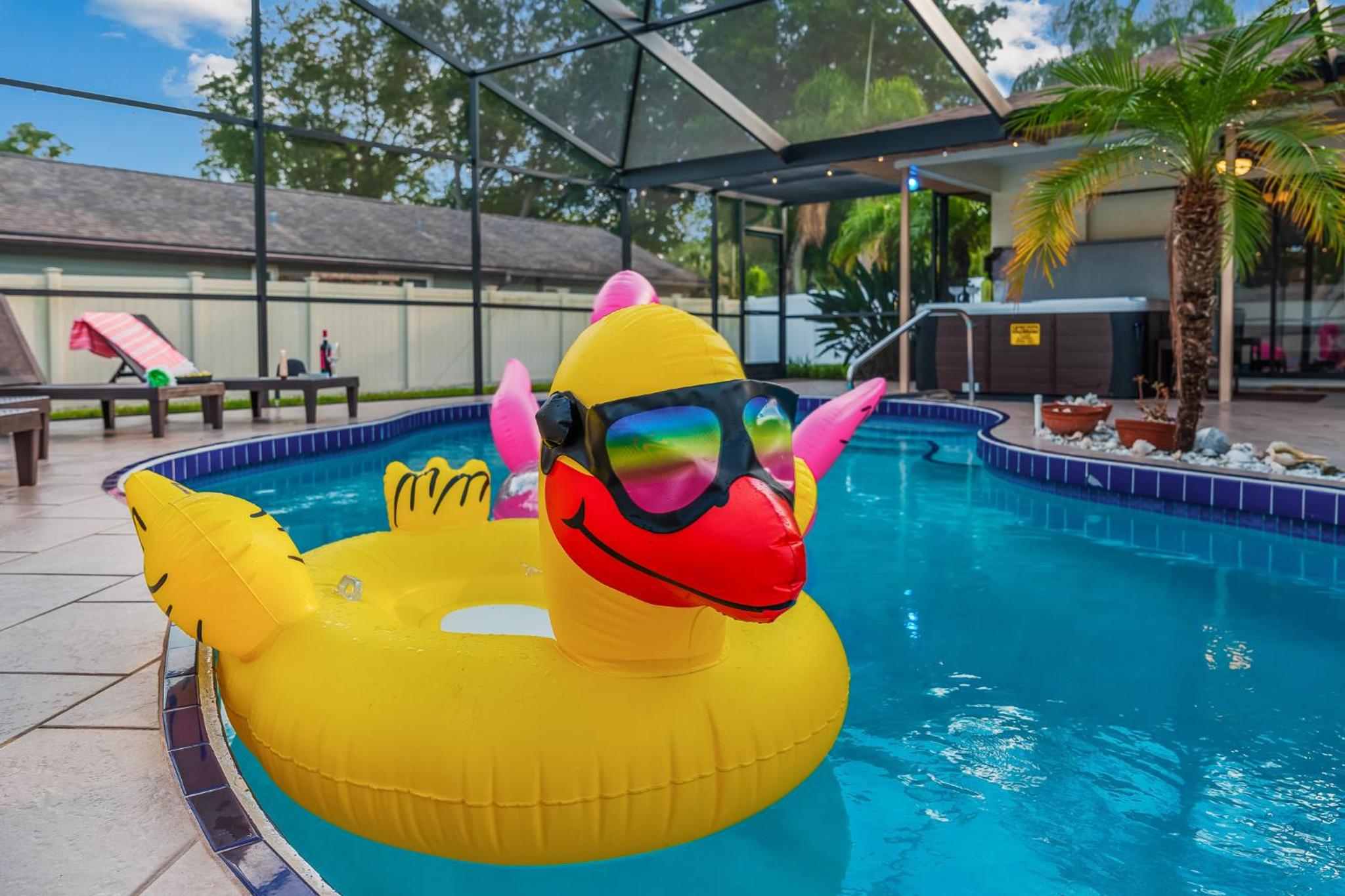 Family & Pet Friendly Bradenton House - Heated Pool -Hot Tub -EV Chrger-Near Beaches