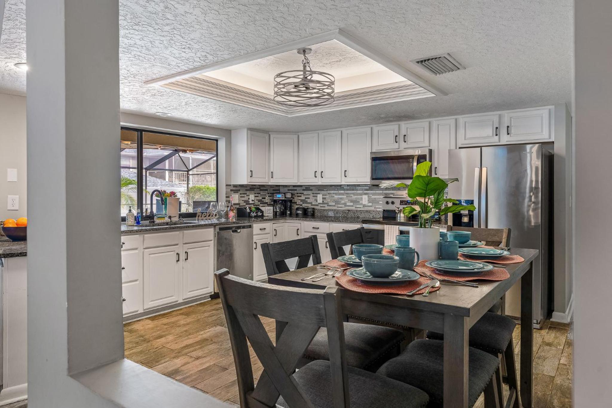 Family & Pet Friendly Bradenton House - Heated Pool -Hot Tub -EV Chrger-Near Beaches