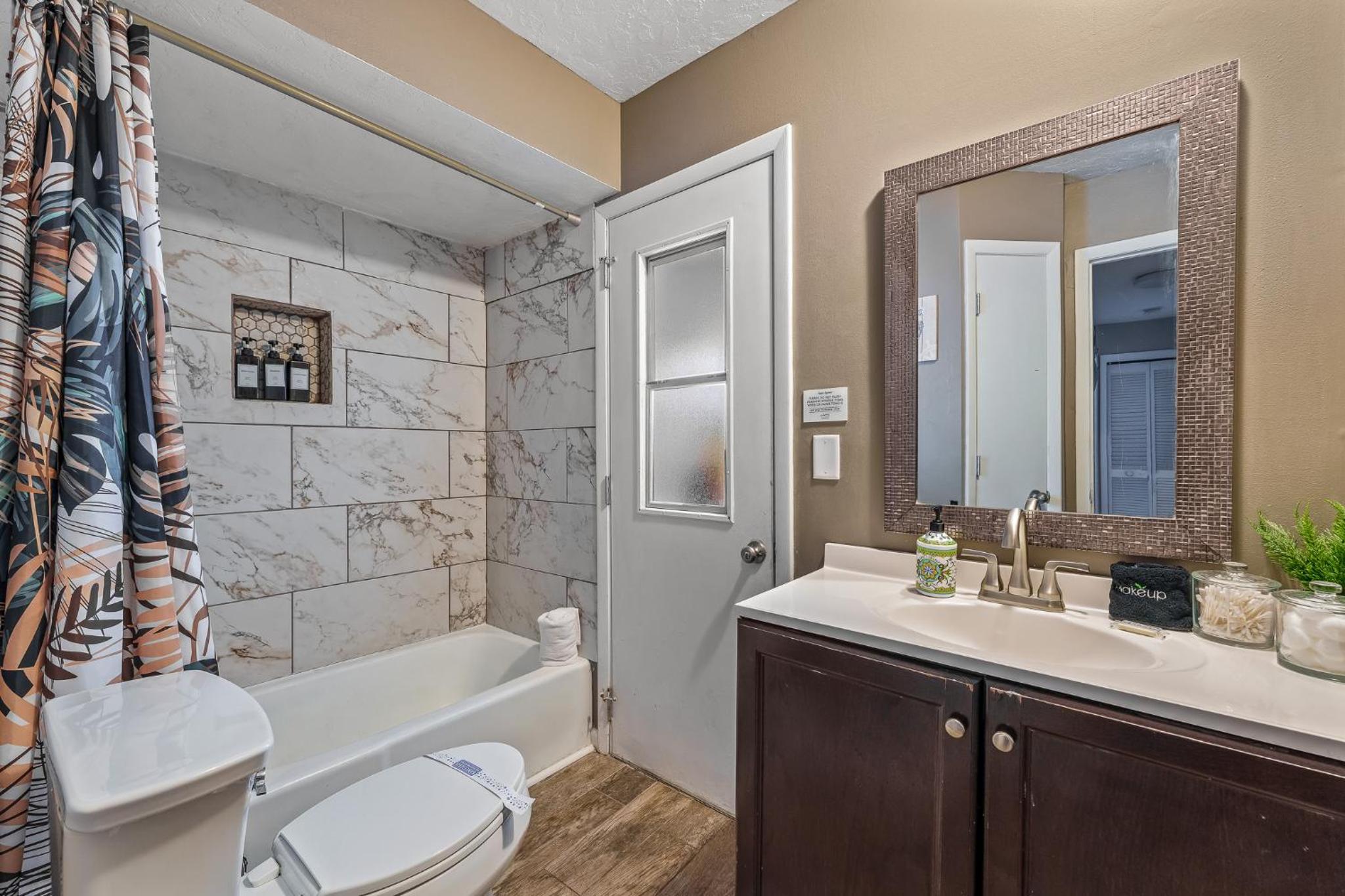 Family & Pet Friendly Bradenton House - Heated Pool -Hot Tub -EV Chrger-Near Beaches