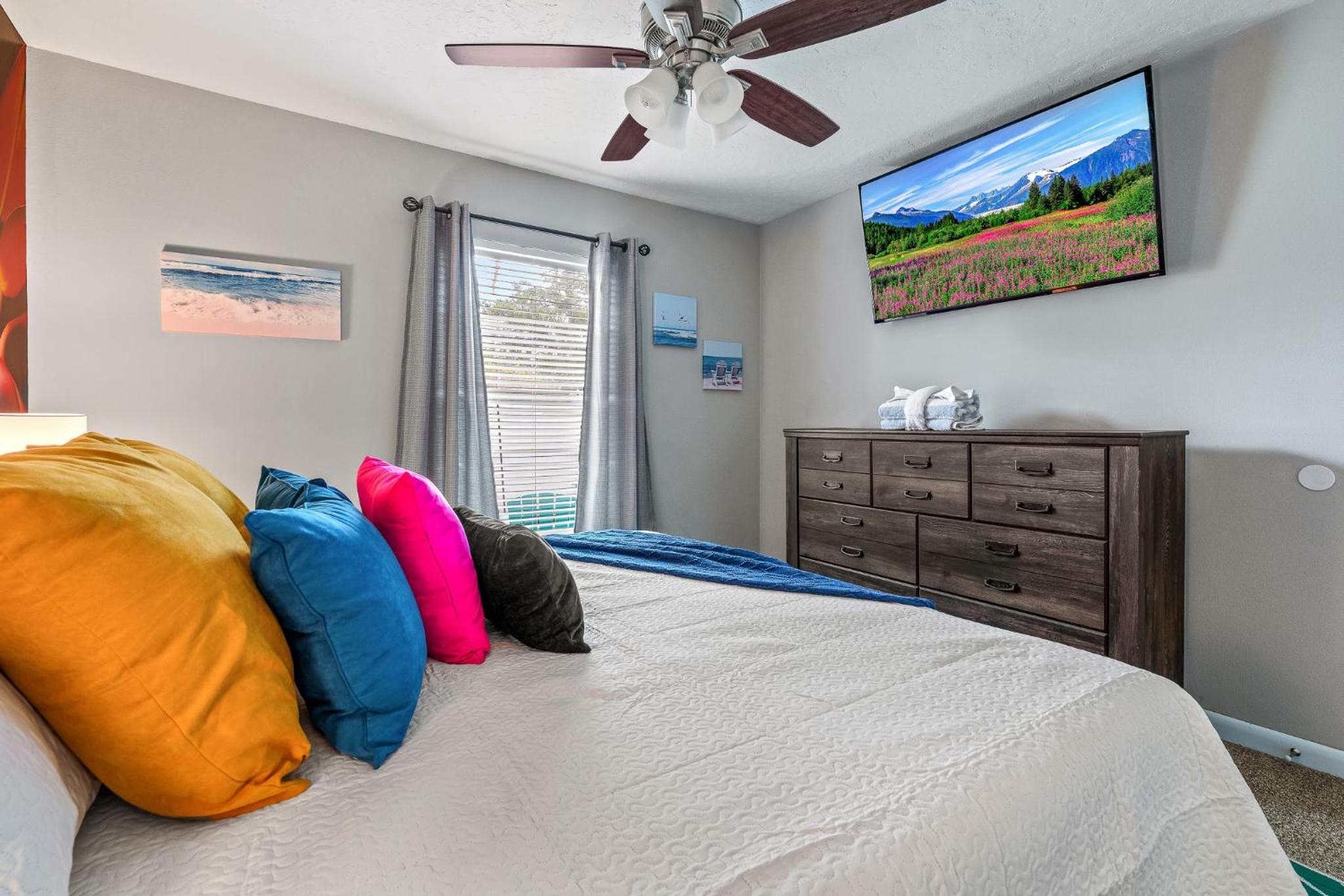 Family & Pet Friendly Bradenton House - Heated Pool -Hot Tub -EV Chrger-Near Beaches