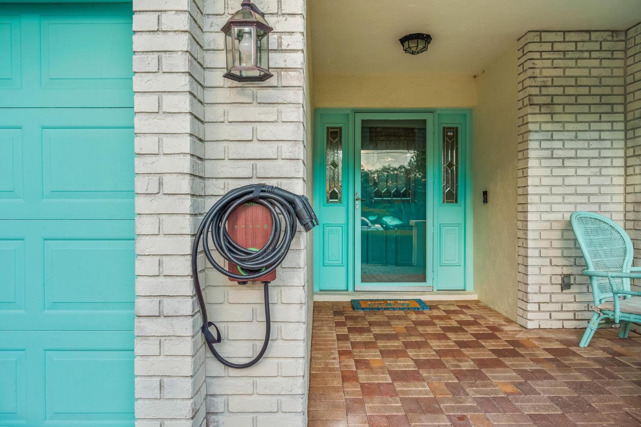 Family & Pet Friendly Bradenton House - Heated Pool -Hot Tub -EV Chrger-Near Beaches