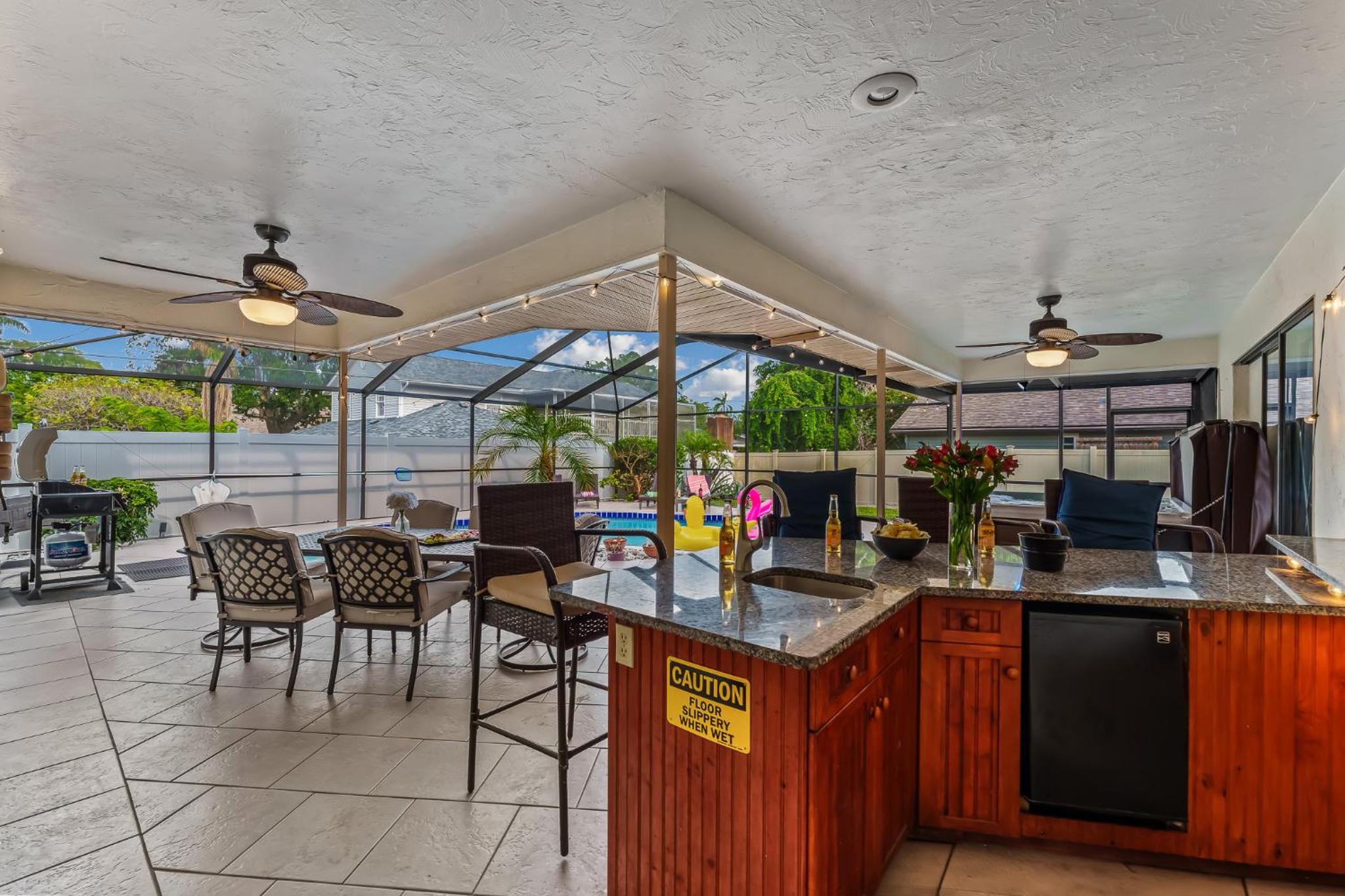 Family & Pet Friendly Bradenton House - Heated Pool -Hot Tub -EV Chrger-Near Beaches