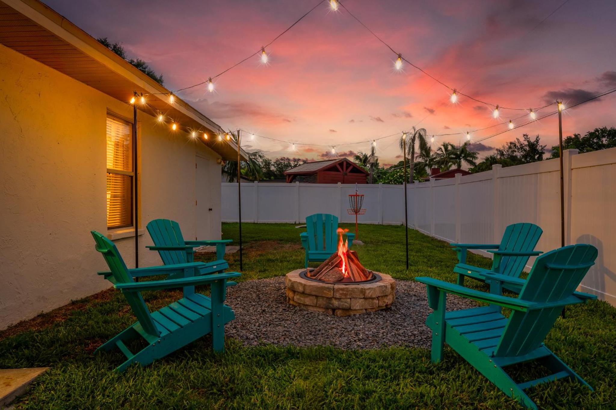 Family & Pet Friendly Bradenton House - Heated Pool -Hot Tub -EV Chrger-Near Beaches