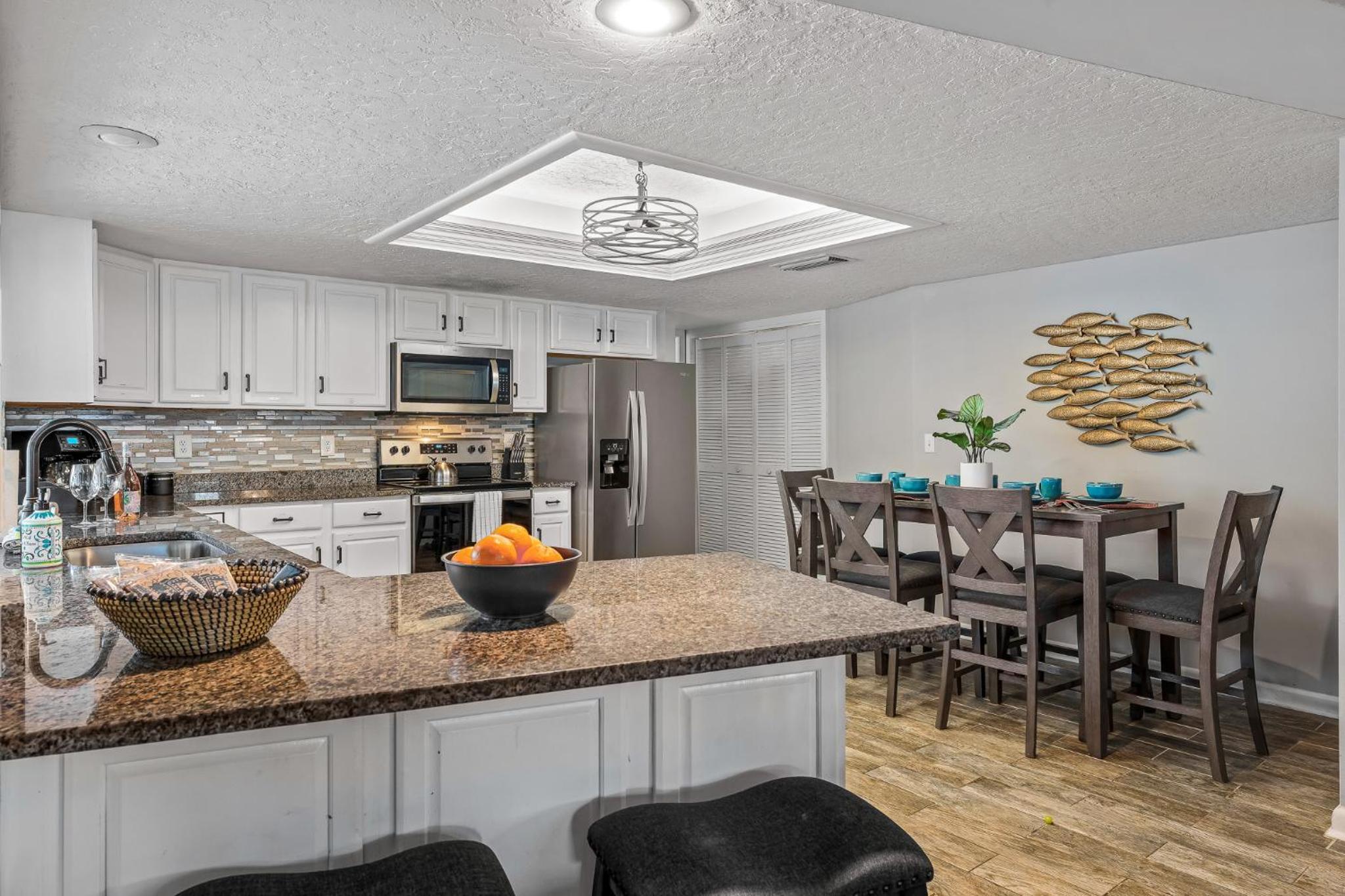 Family & Pet Friendly Bradenton House - Heated Pool -Hot Tub -EV Chrger-Near Beaches