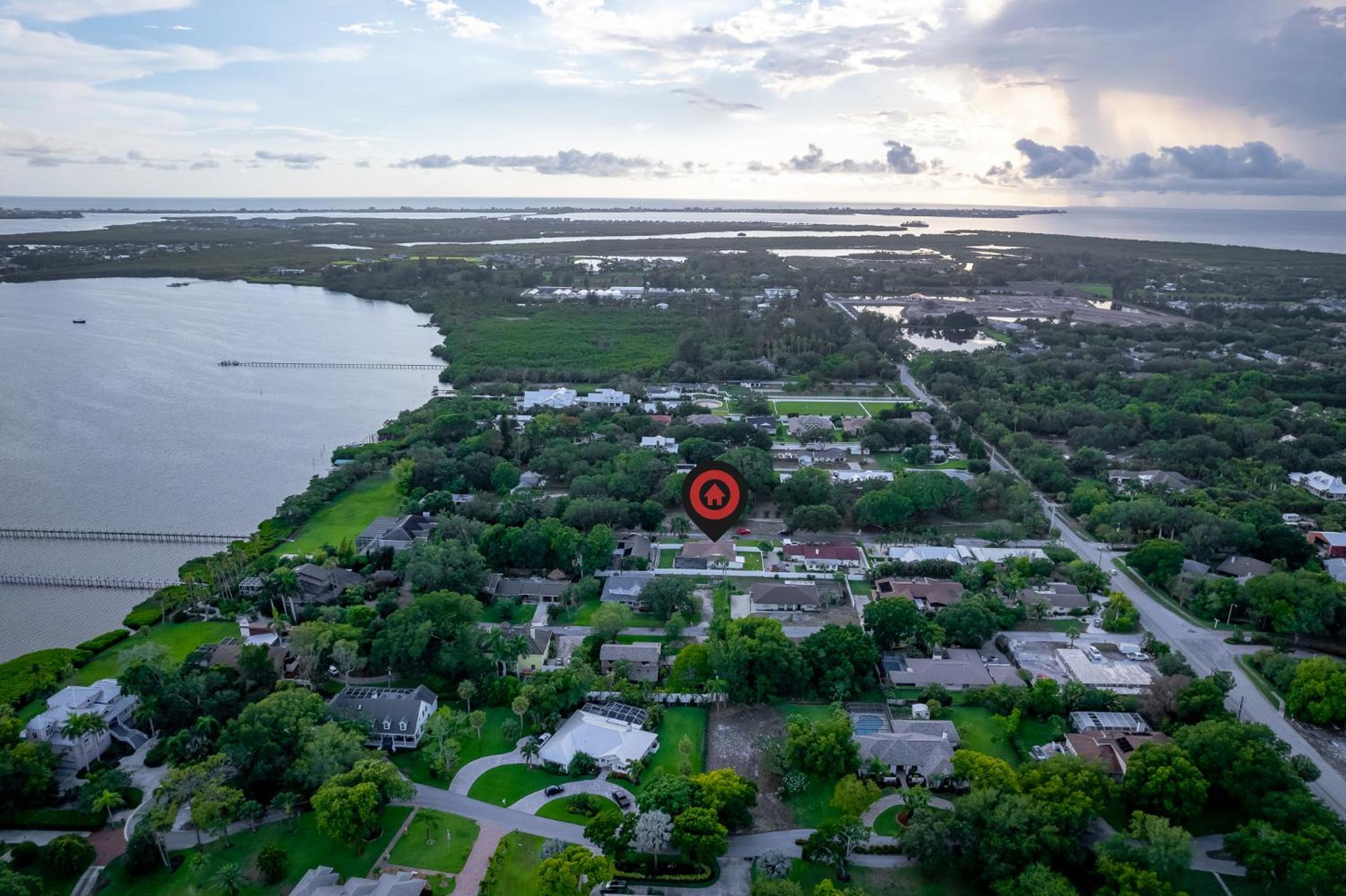 Family & Pet Friendly Bradenton House - Heated Pool -Hot Tub -EV Chrger-Near Beaches