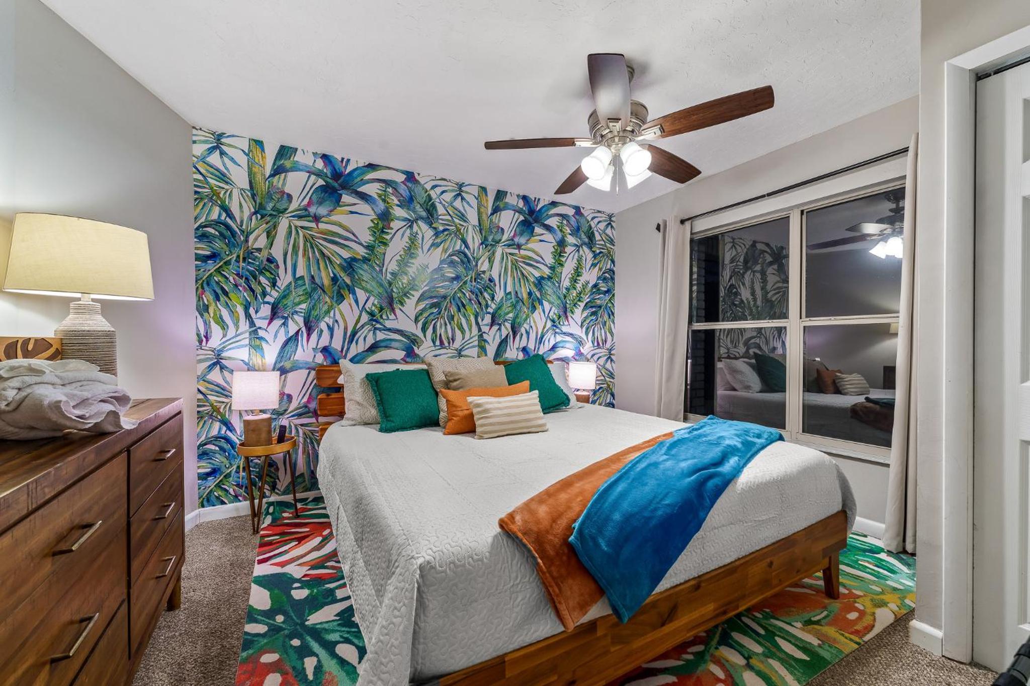Family & Pet Friendly Bradenton House - Heated Pool -Hot Tub -EV Chrger-Near Beaches