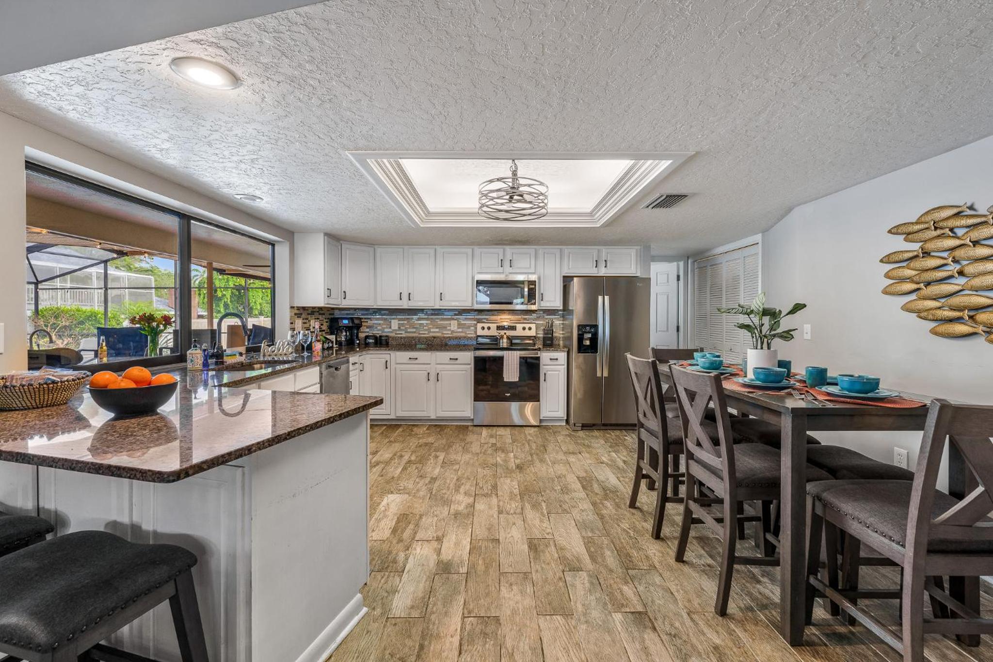 Family & Pet Friendly Bradenton House - Heated Pool -Hot Tub -EV Chrger-Near Beaches