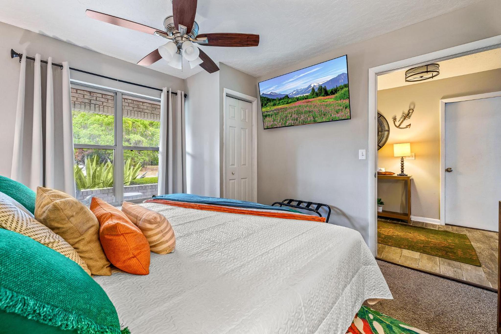 Family & Pet Friendly Bradenton House - Heated Pool -Hot Tub -EV Chrger-Near Beaches
