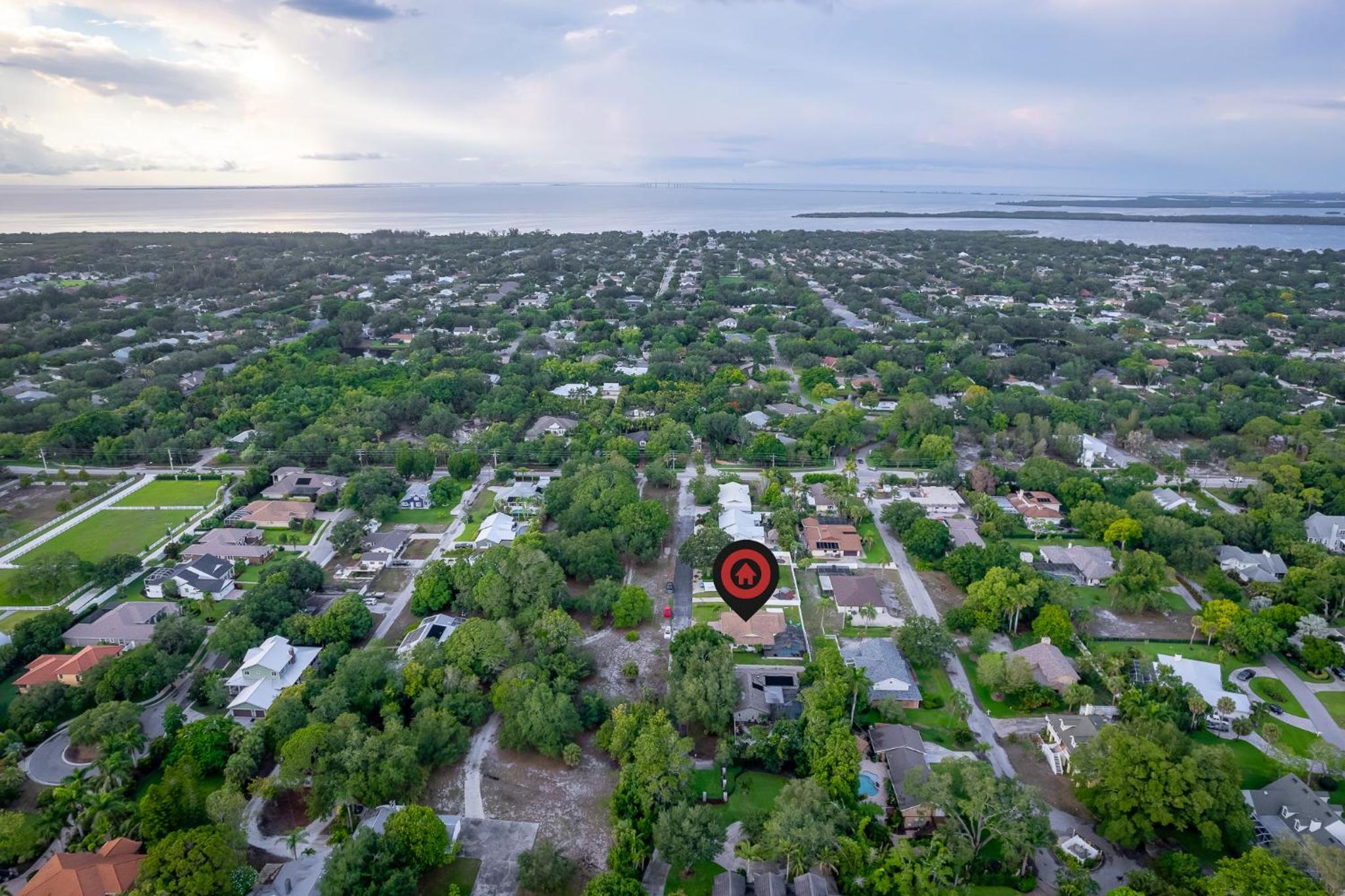 Family & Pet Friendly Bradenton House - Heated Pool -Hot Tub -EV Chrger-Near Beaches