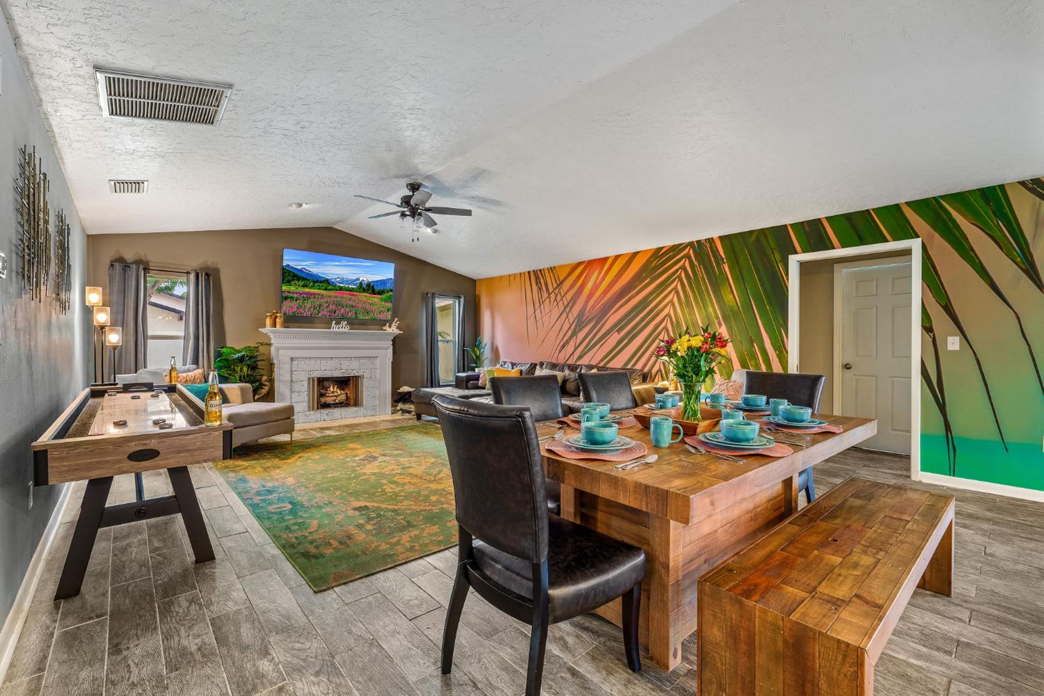 Family & Pet Friendly Bradenton House - Heated Pool -Hot Tub -EV Chrger-Near Beaches