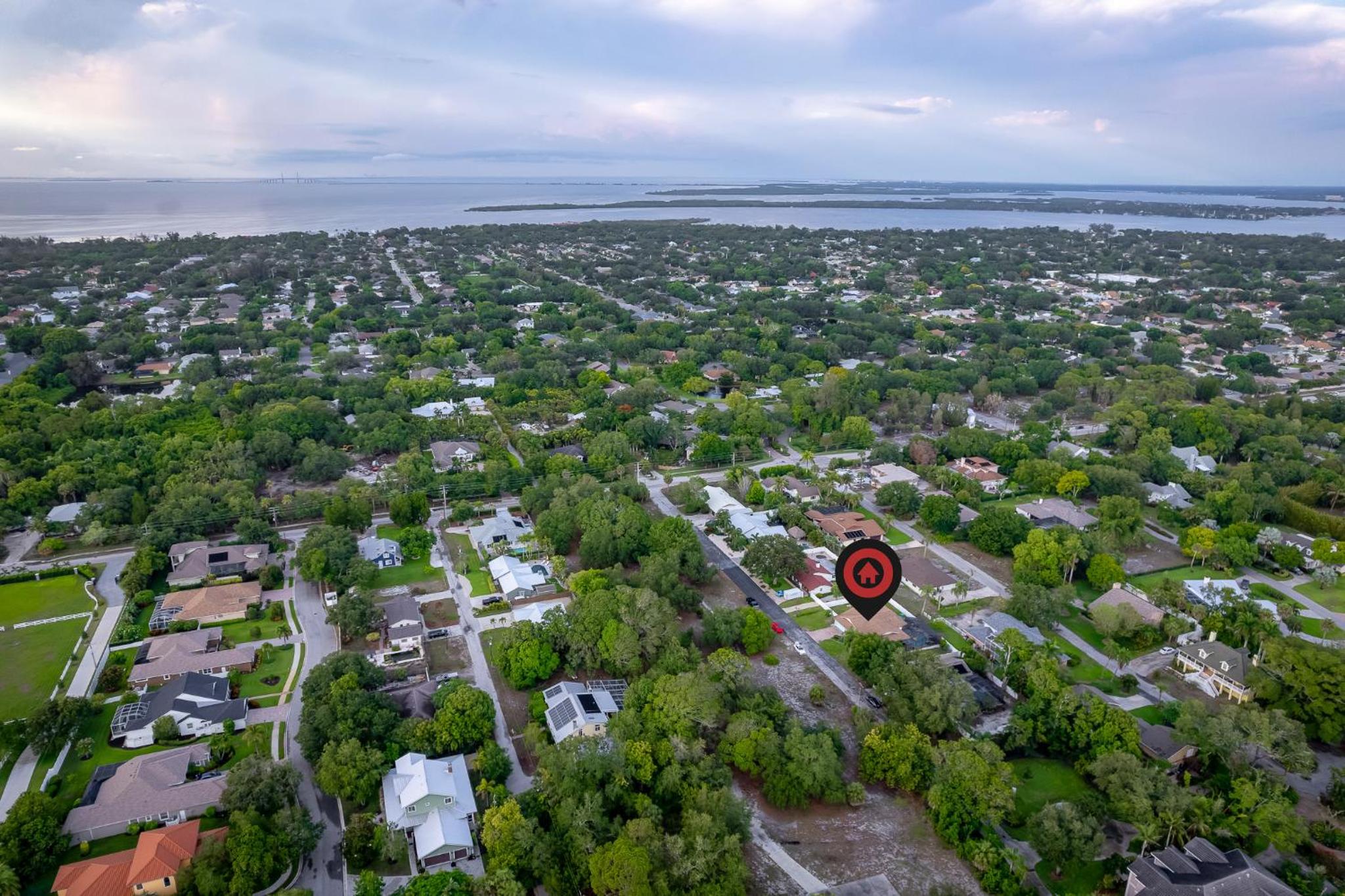 Family & Pet Friendly Bradenton House - Heated Pool -Hot Tub -EV Chrger-Near Beaches