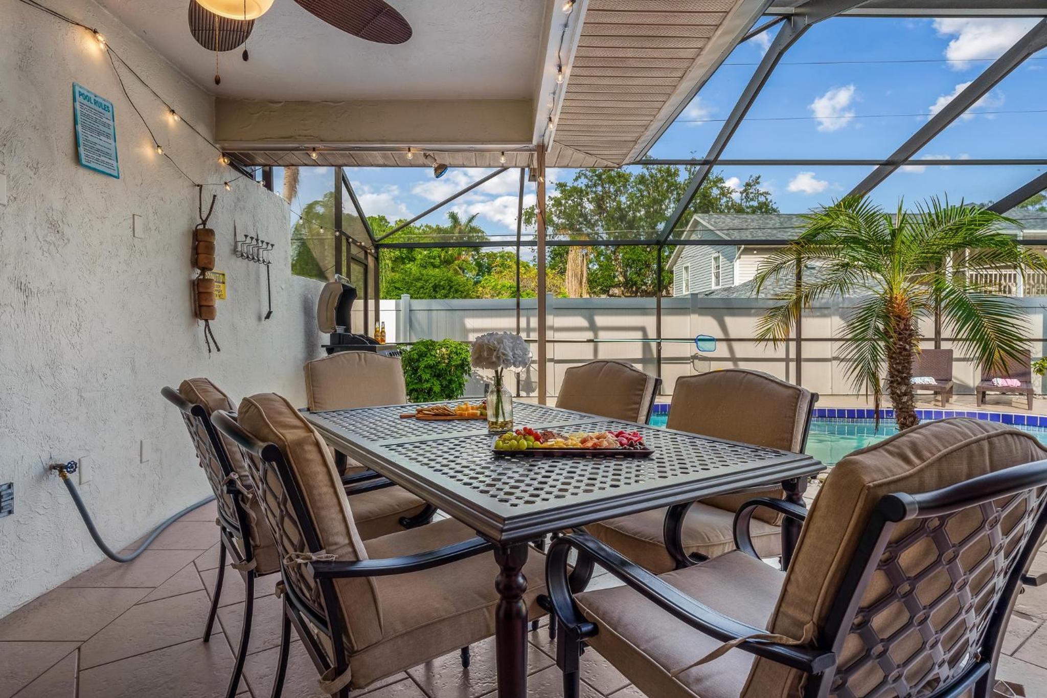 Family & Pet Friendly Bradenton House - Heated Pool -Hot Tub -EV Chrger-Near Beaches