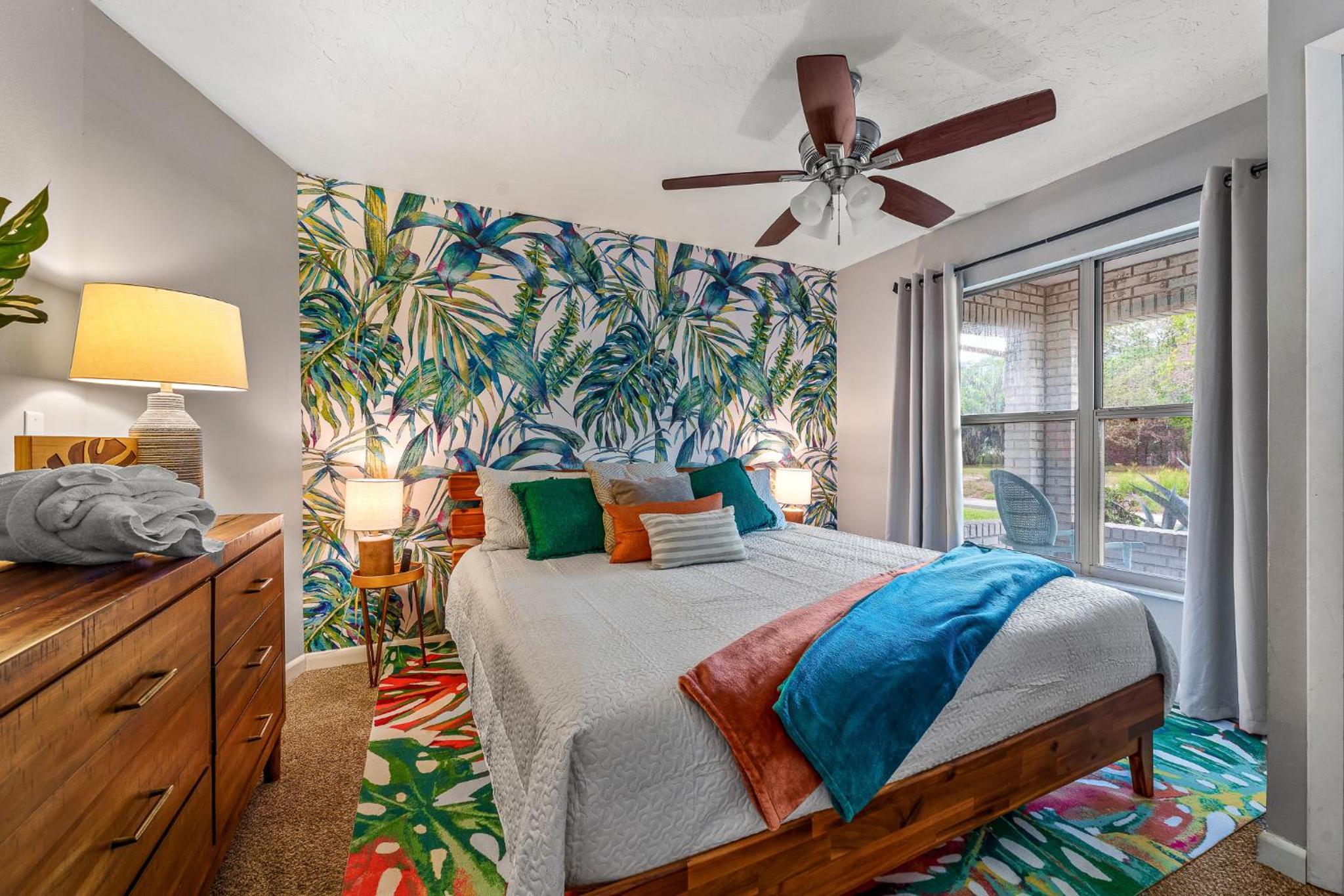 Family & Pet Friendly Bradenton House - Heated Pool -Hot Tub -EV Chrger-Near Beaches