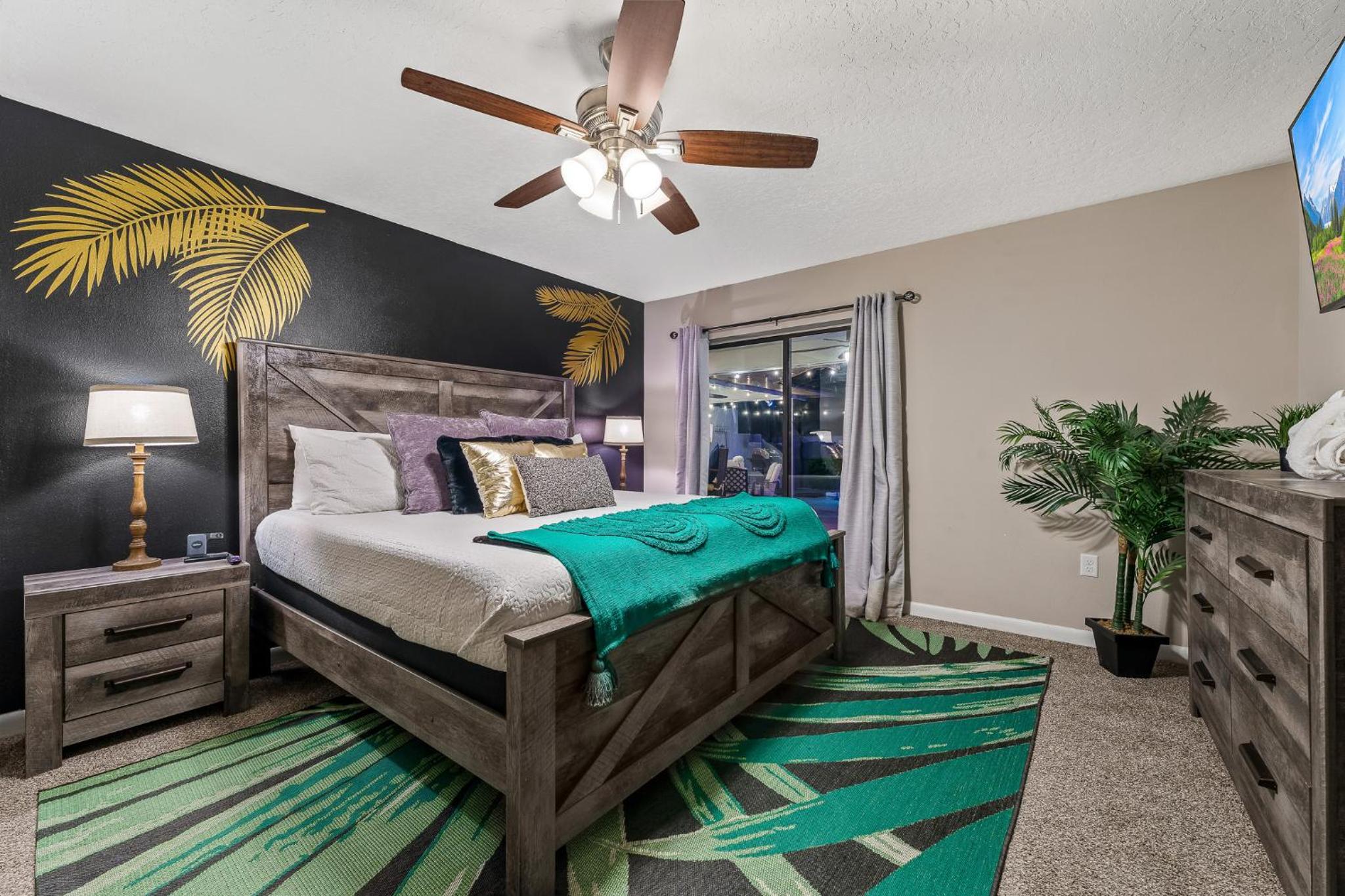 Family & Pet Friendly Bradenton House - Heated Pool -Hot Tub -EV Chrger-Near Beaches