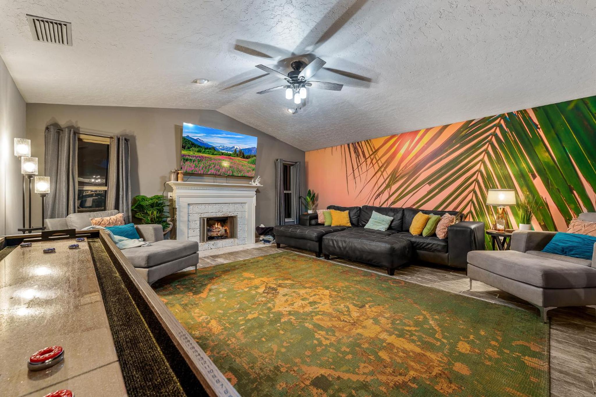 Family & Pet Friendly Bradenton House - Heated Pool -Hot Tub -EV Chrger-Near Beaches