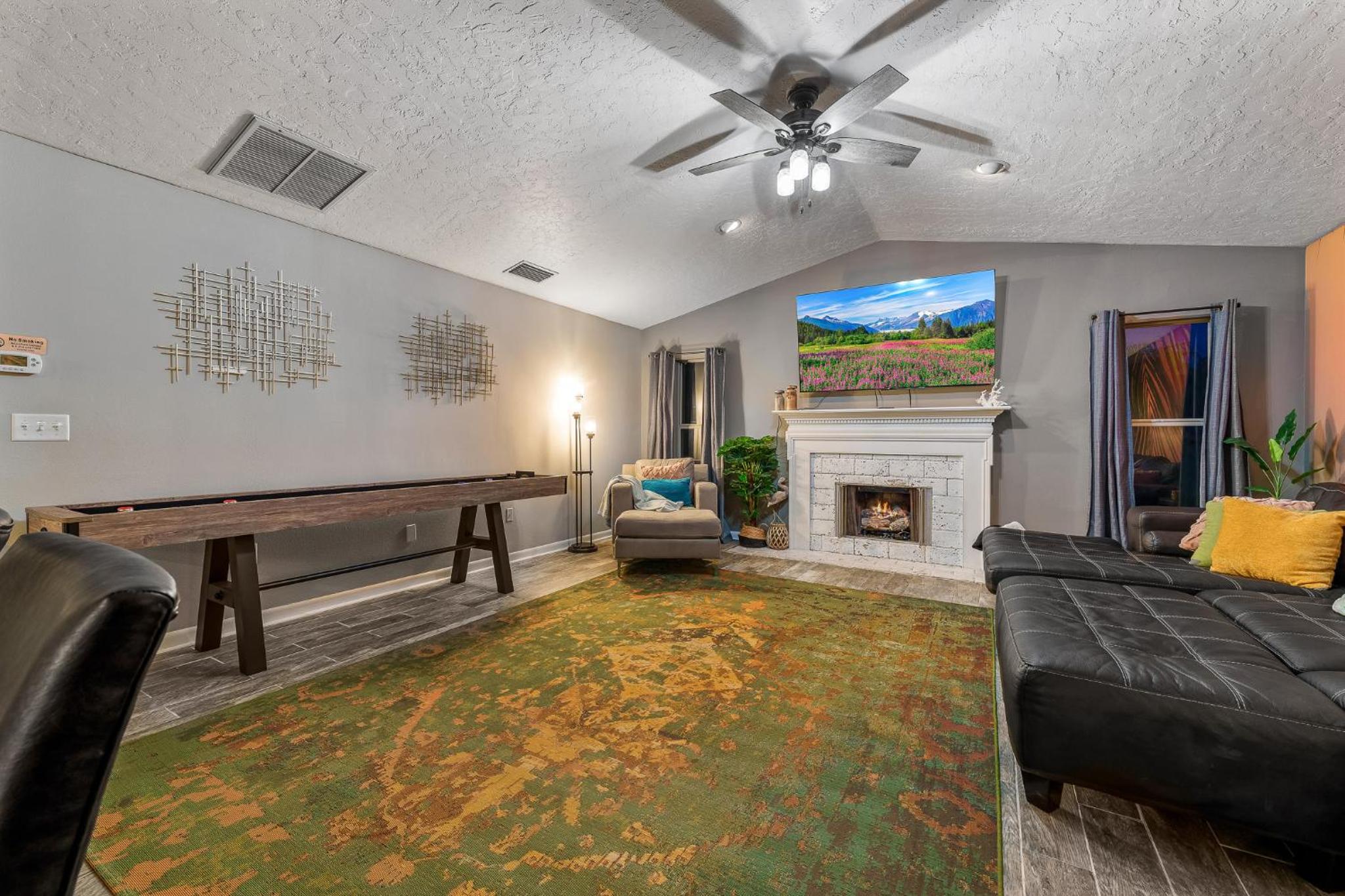 Family & Pet Friendly Bradenton House - Heated Pool -Hot Tub -EV Chrger-Near Beaches