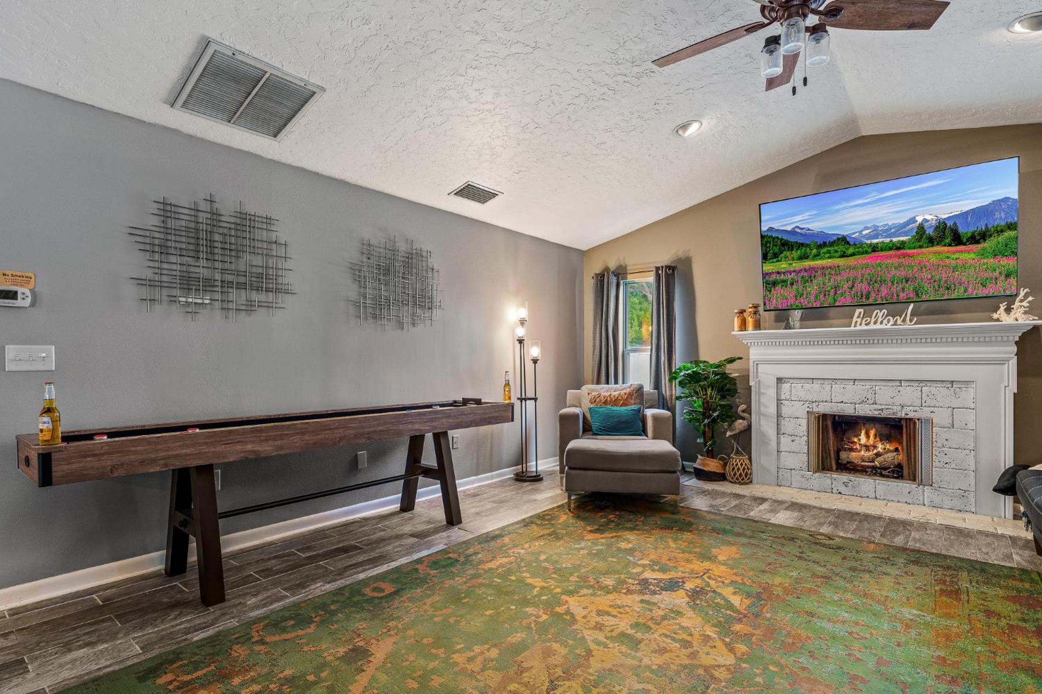 Family & Pet Friendly Bradenton House - Heated Pool -Hot Tub -EV Chrger-Near Beaches