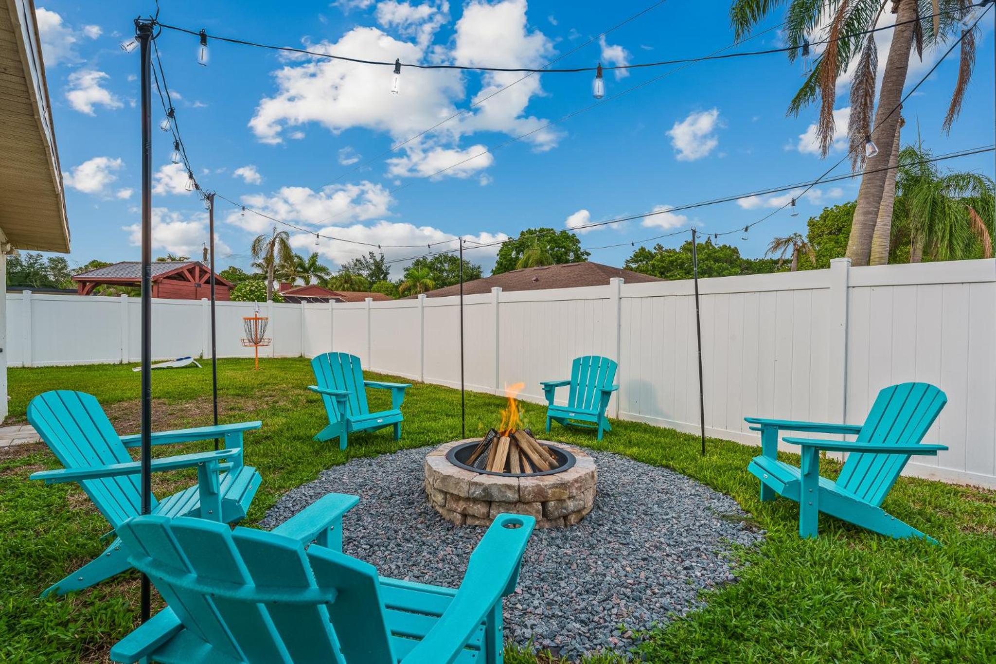 Family & Pet Friendly Bradenton House - Heated Pool -Hot Tub -EV Chrger-Near Beaches