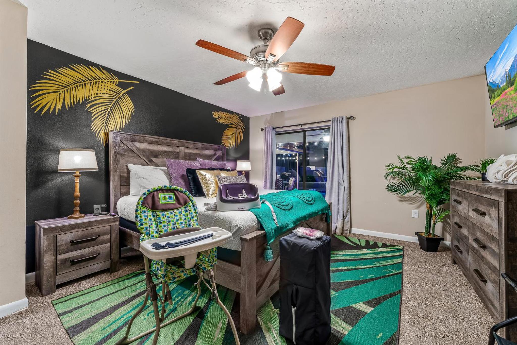 Family & Pet Friendly Bradenton House - Heated Pool -Hot Tub -EV Chrger-Near Beaches