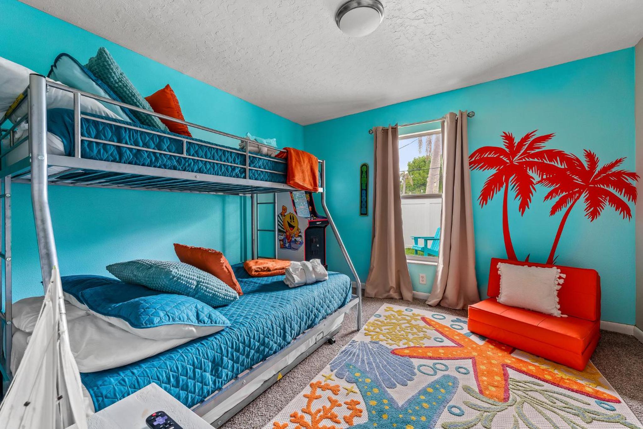 Family & Pet Friendly Bradenton House - Heated Pool -Hot Tub -EV Chrger-Near Beaches