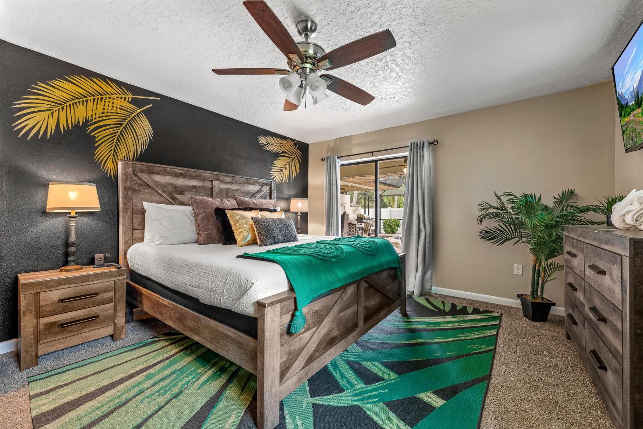 Family & Pet Friendly Bradenton House - Heated Pool -Hot Tub -EV Chrger-Near Beaches