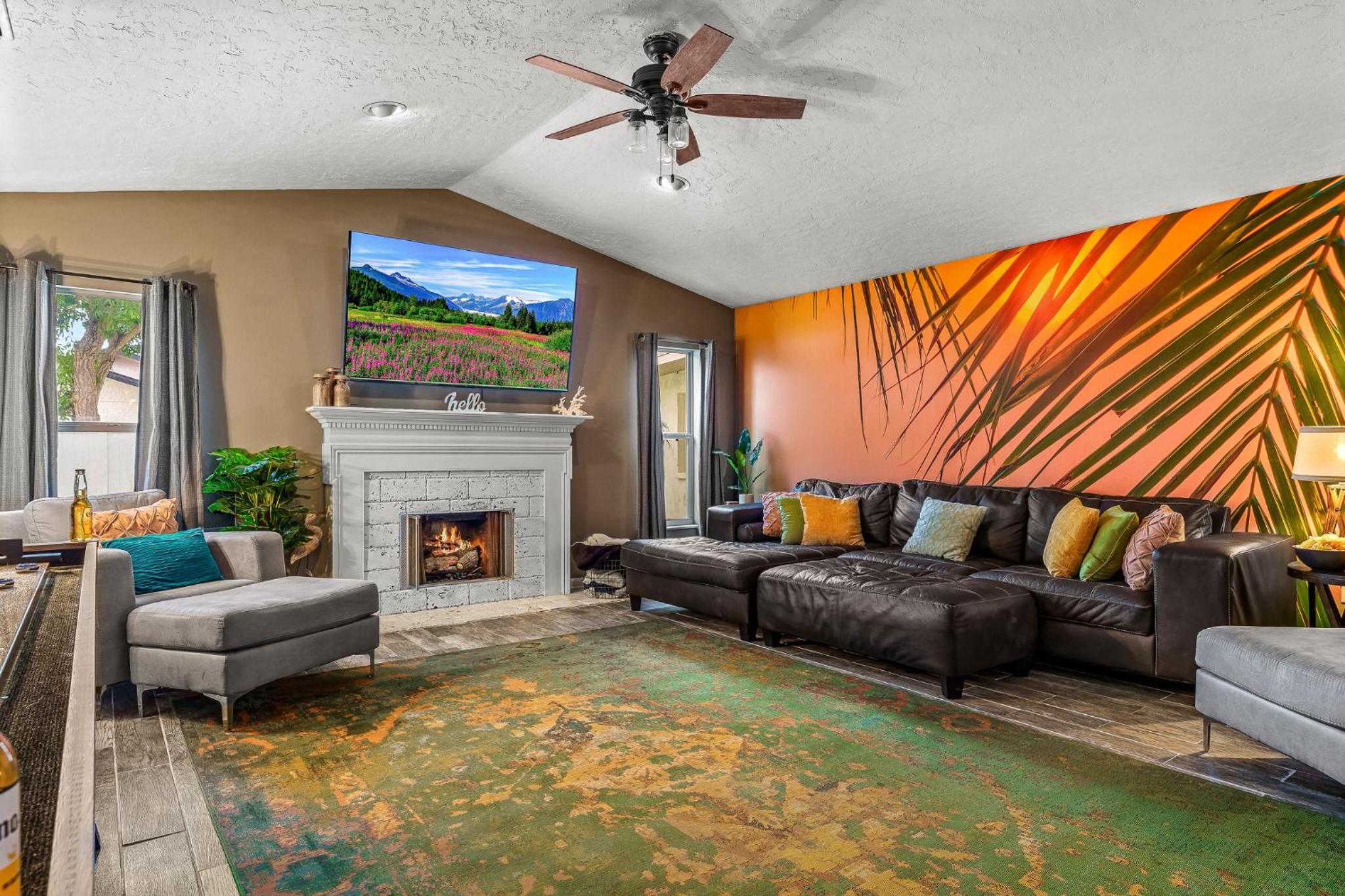Family & Pet Friendly Bradenton House - Heated Pool -Hot Tub -EV Chrger-Near Beaches
