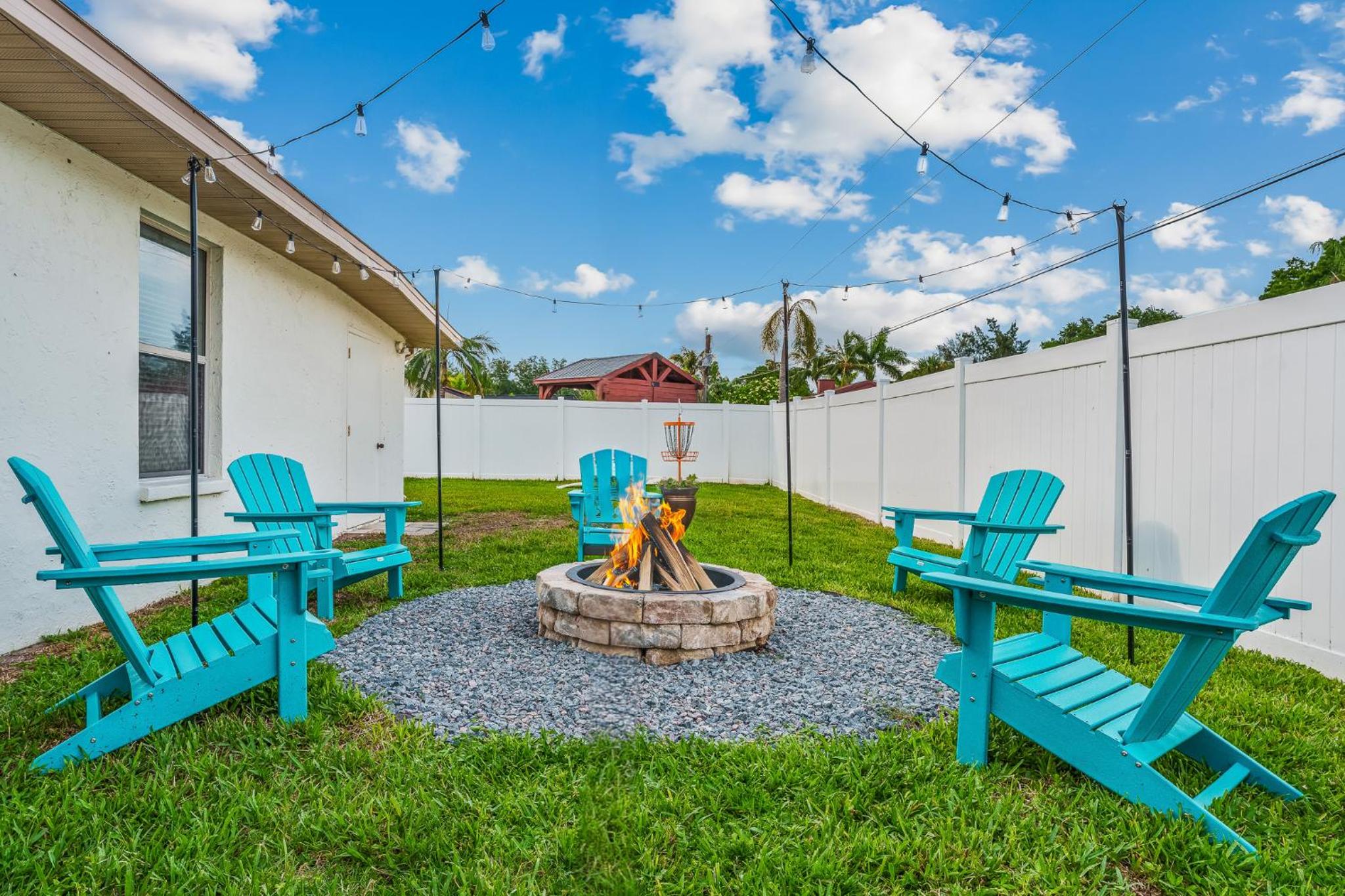 Family & Pet Friendly Bradenton House - Heated Pool -Hot Tub -EV Chrger-Near Beaches