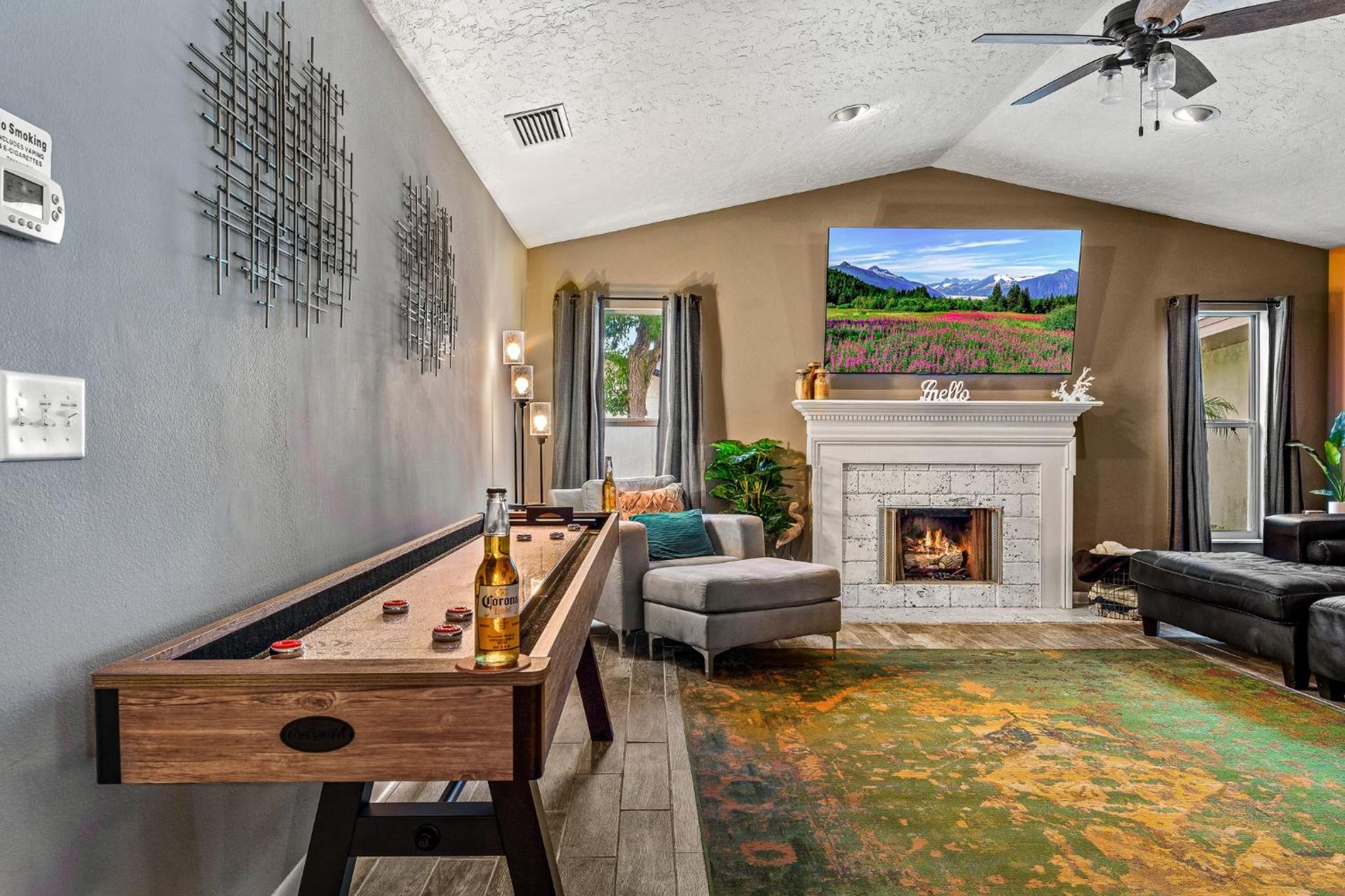 Family & Pet Friendly Bradenton House - Heated Pool -Hot Tub -EV Chrger-Near Beaches
