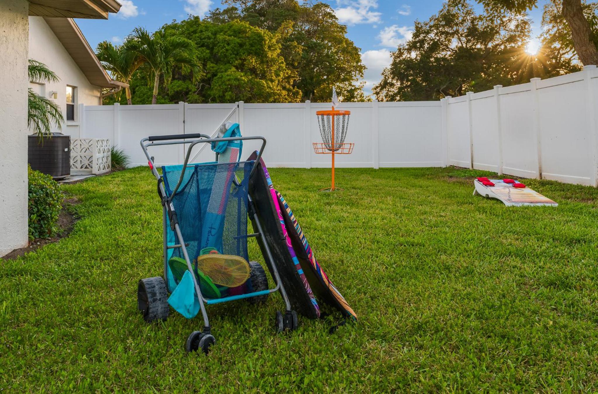 Family & Pet Friendly Bradenton House - Heated Pool -Hot Tub -EV Chrger-Near Beaches