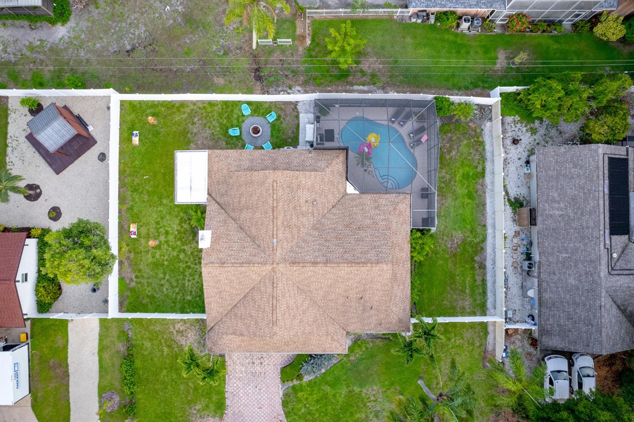 Family & Pet Friendly Bradenton House - Heated Pool -Hot Tub -EV Chrger-Near Beaches