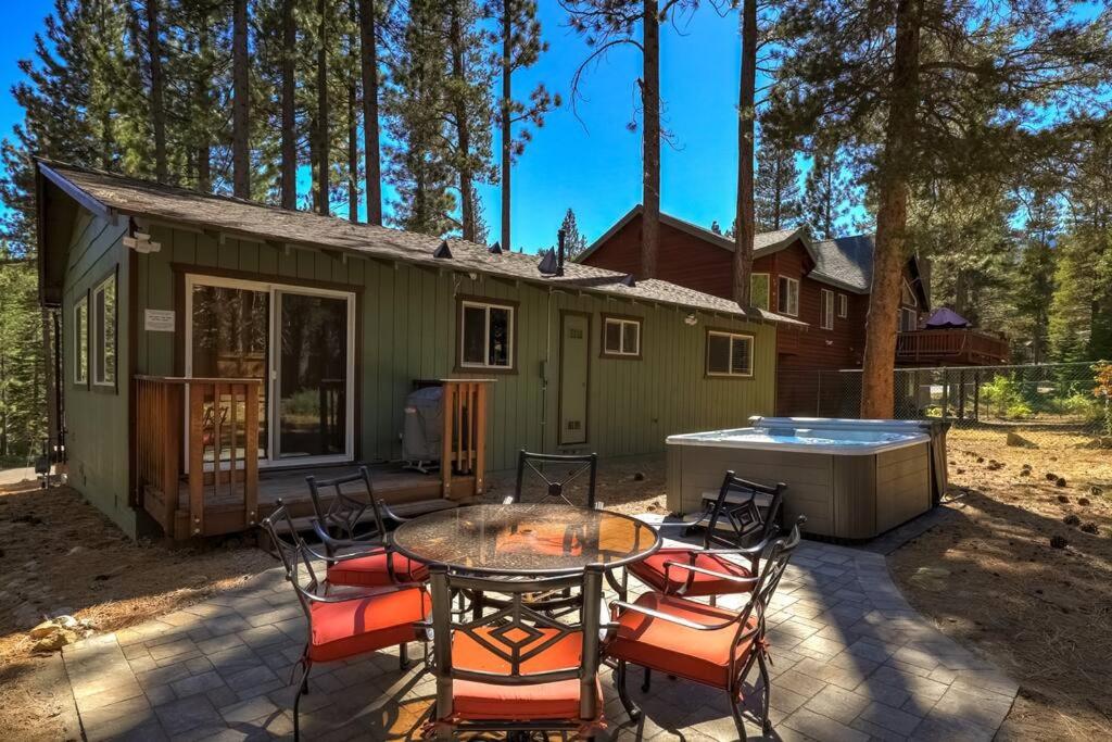 Bear Cub Cabin - Pets - Hot tub - Arcade Game view 3