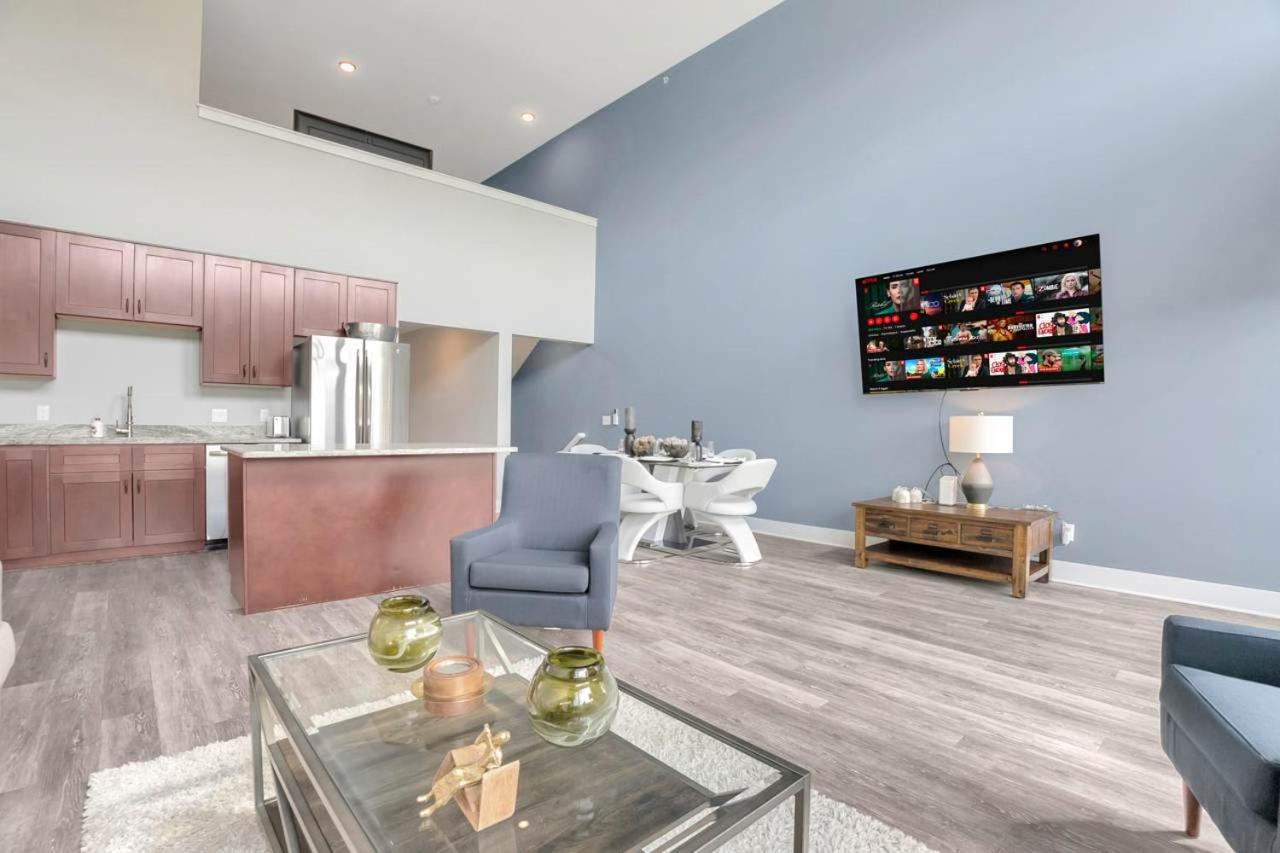 Luxe Condo Overlooking Park