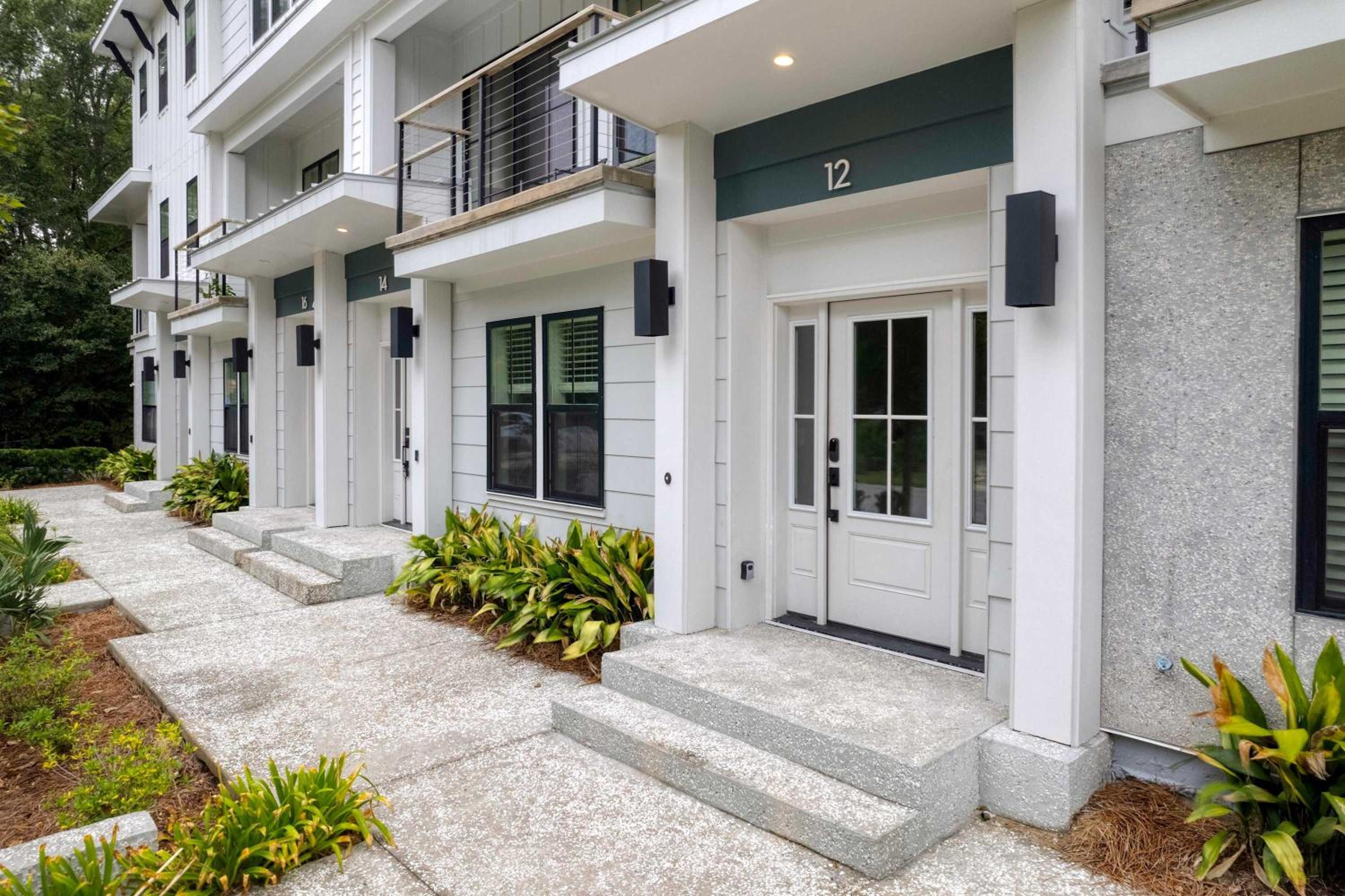 Sincerely Shem- 7 min to Beach and Downtown CHS