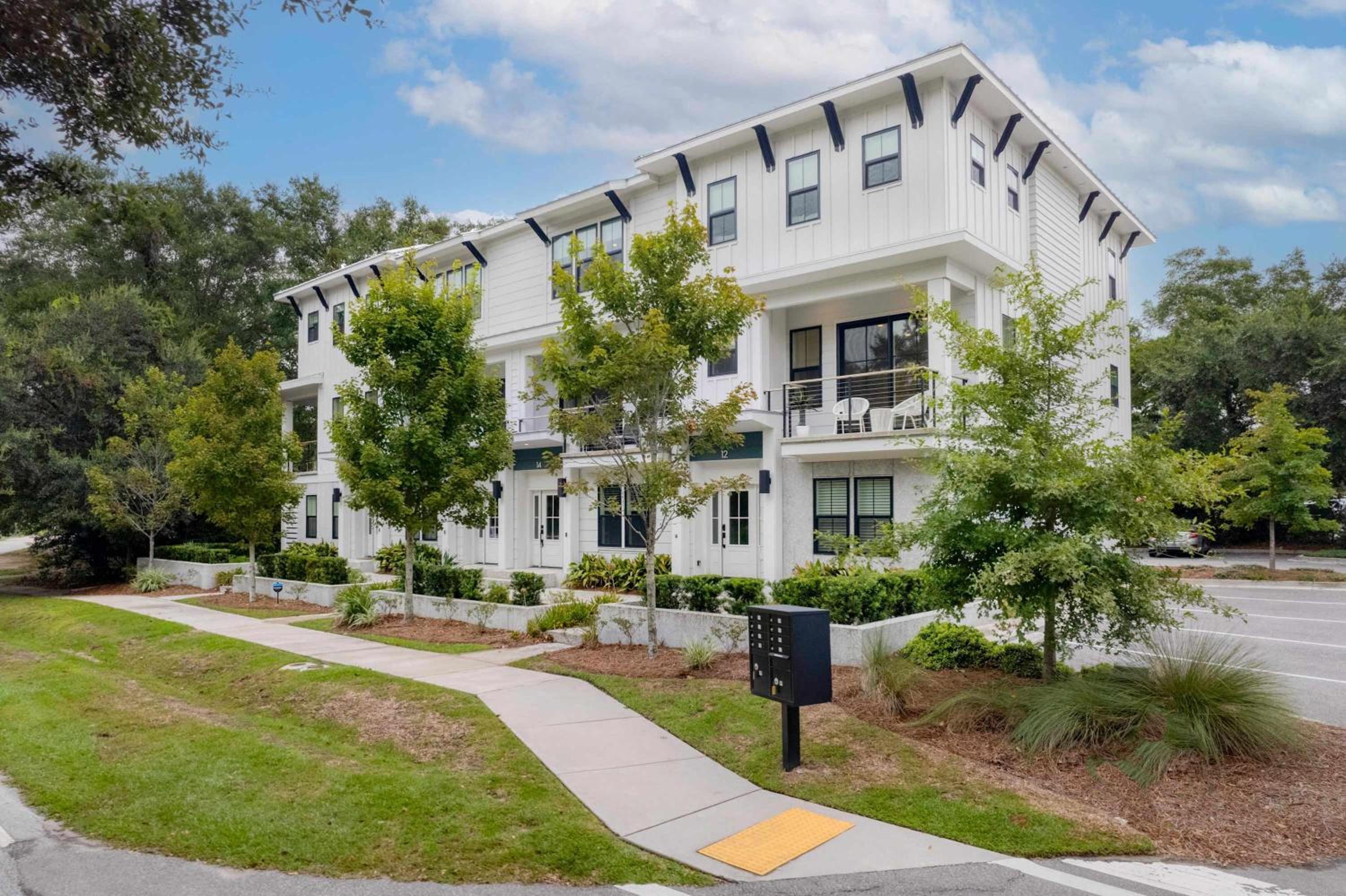 Sincerely Shem- 7 min to Beach and Downtown CHS
