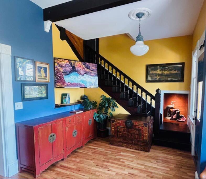 Blue Heron Manor - Historic charm centrally located