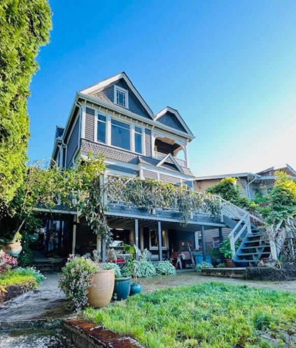 Blue Heron Manor - Historic charm centrally located