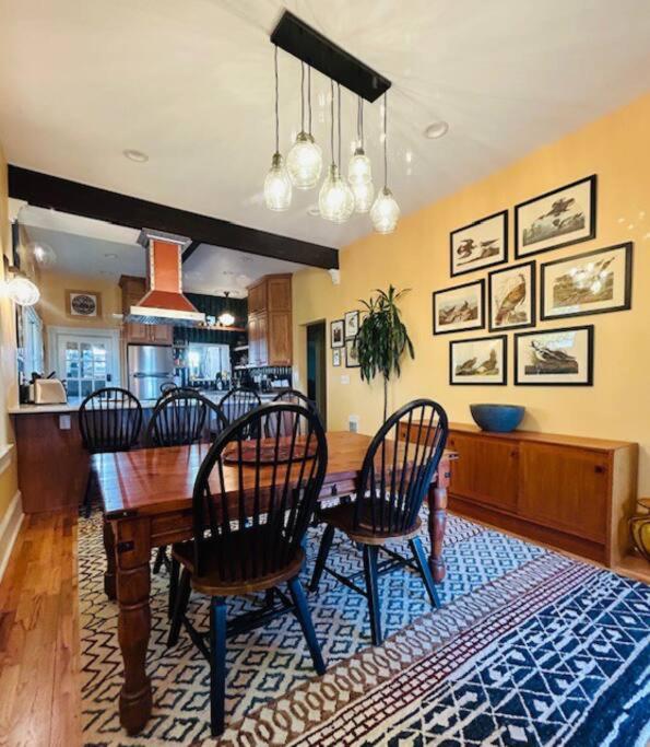 Blue Heron Manor - Historic charm centrally located