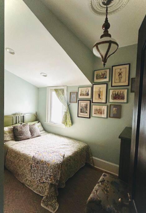 Blue Heron Manor - Historic charm centrally located