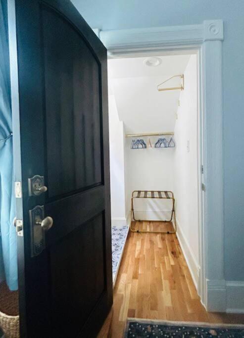 Blue Heron Manor - Historic charm centrally located