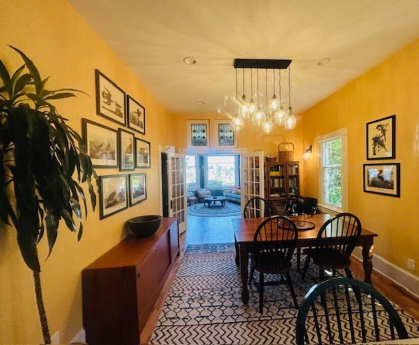 Blue Heron Manor - Historic charm centrally located