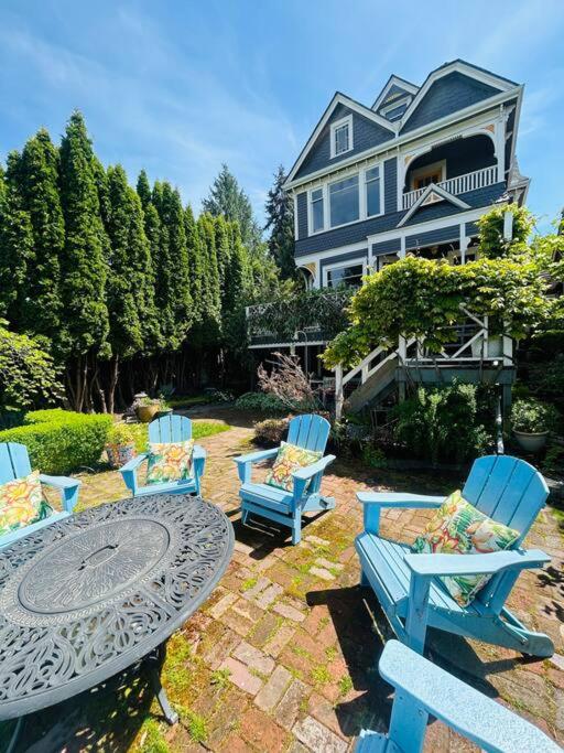 Blue Heron Manor - Historic charm centrally located