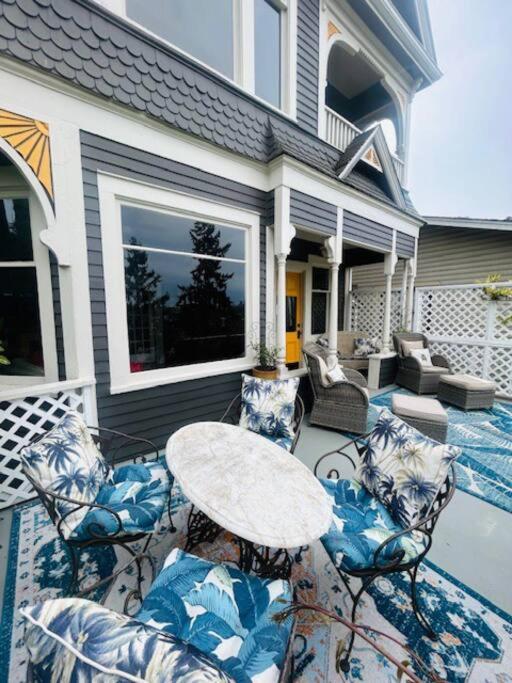 Blue Heron Manor - Historic charm centrally located