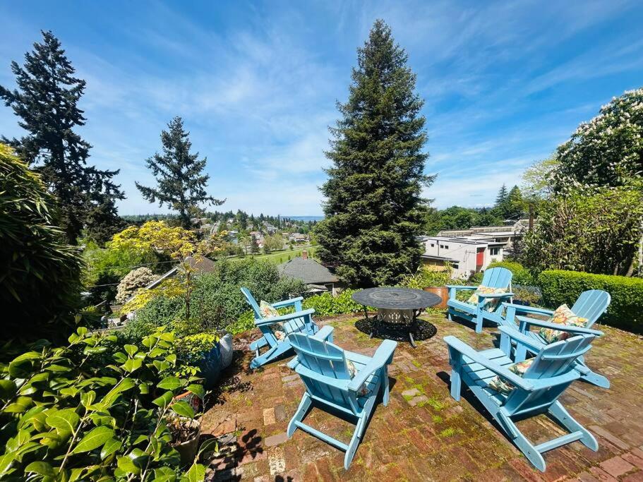 Blue Heron Manor - Historic charm centrally located