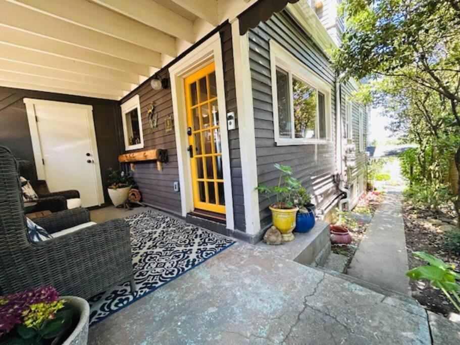 Blue Heron Manor - Historic charm centrally located