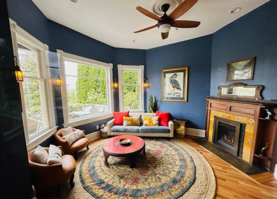 Blue Heron Manor - Historic charm centrally located