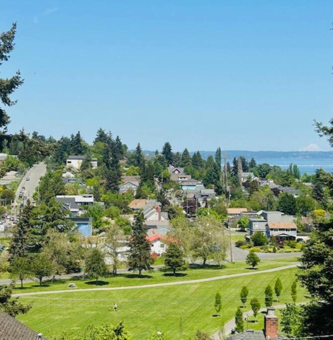 Blue Heron Manor - Historic charm centrally located