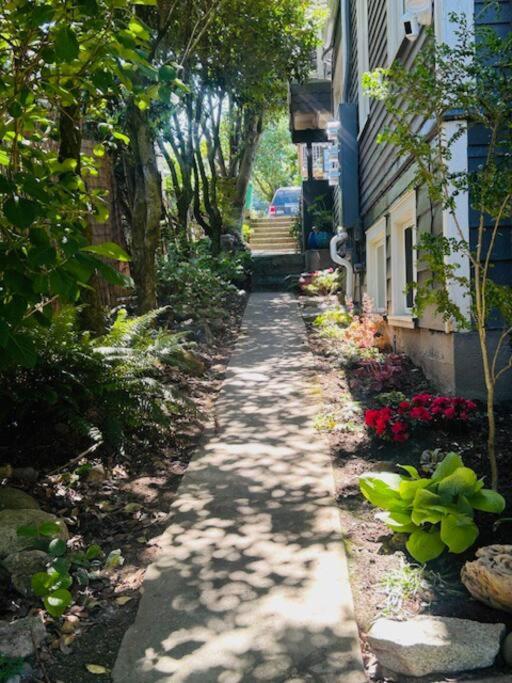 Blue Heron Manor - Historic charm centrally located